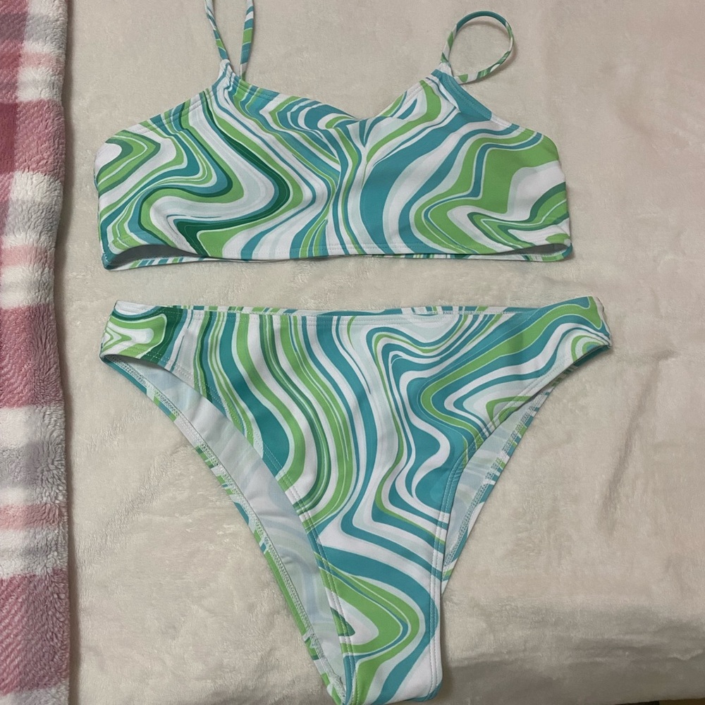 Juniors wave print bikini